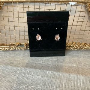 Pretty peach studs NEW